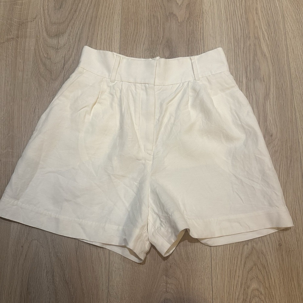 & Other Stories High-Waist Cream Tailored Shorts